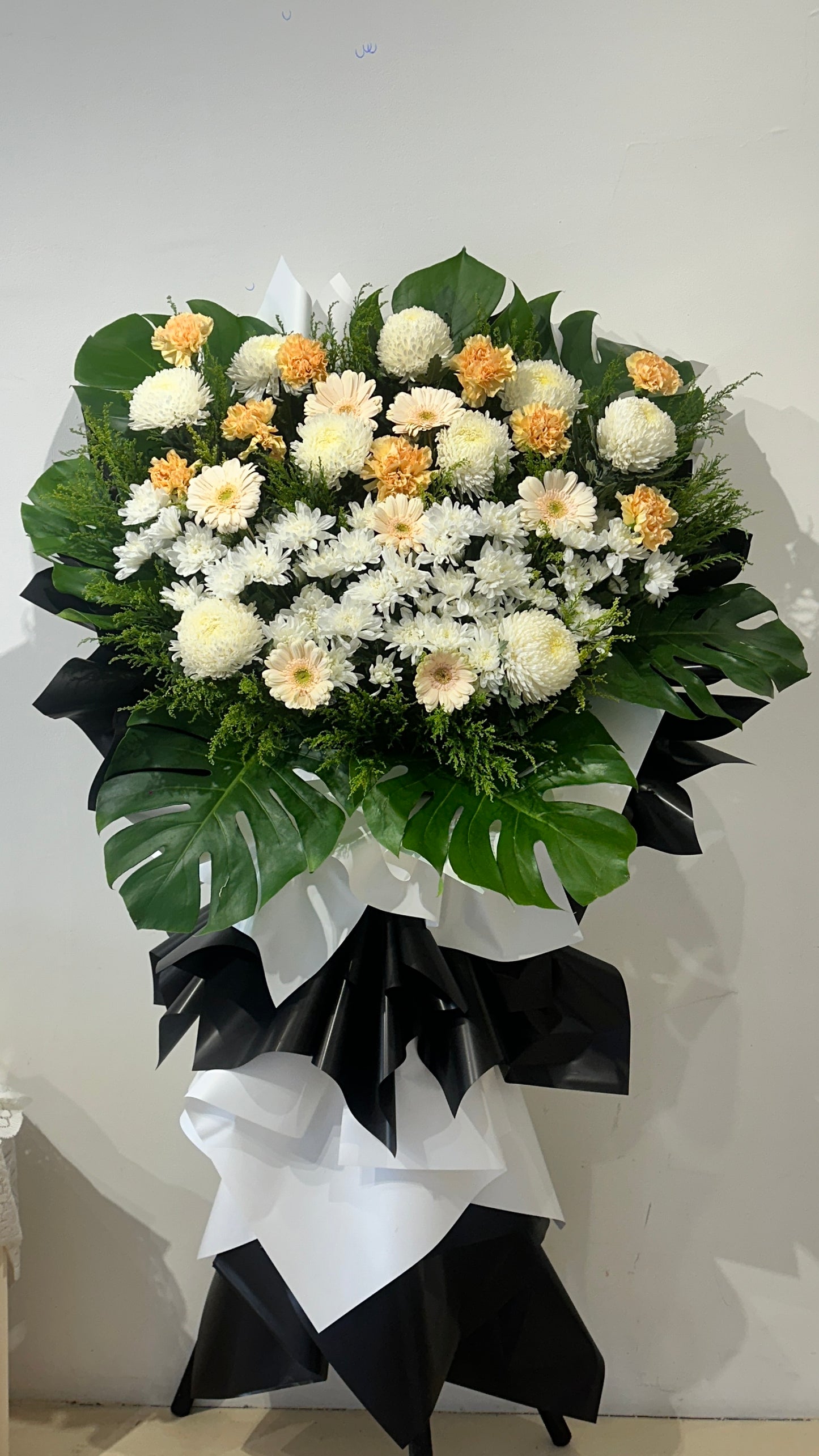Serene Remembrance Tribute · 静雅追思花架