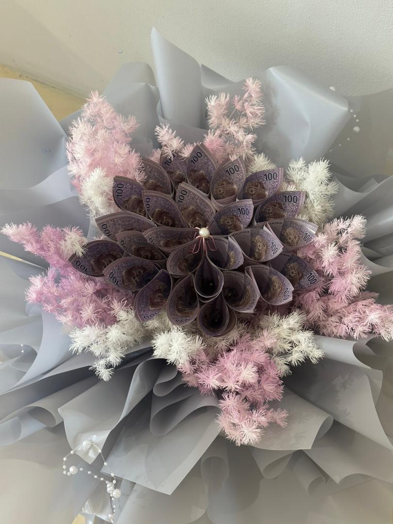 Royal Bloom · 霓金富绽