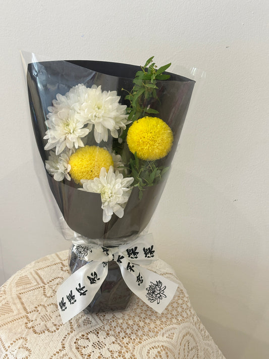 Pure Calm Bloom · 静谧白菊花束