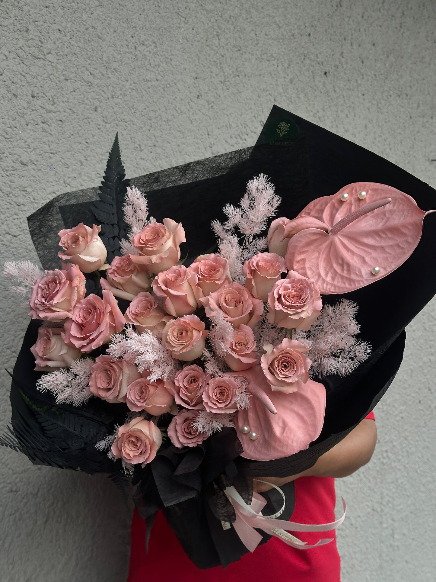 Blush Noir Elegance · 黑调粉玫瑰高级花束