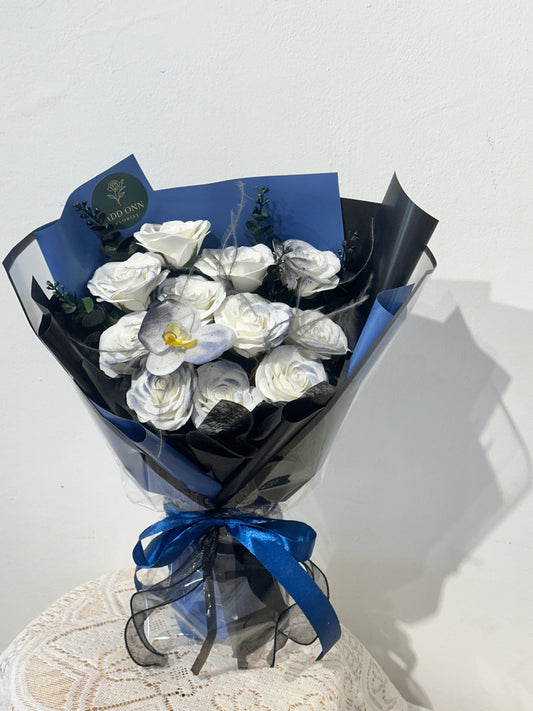 Eternal Noir Rose Bouquet · 暗夜永恒花束