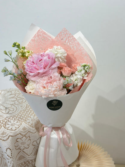 Blush Peony Whisper · 柔粉絮语