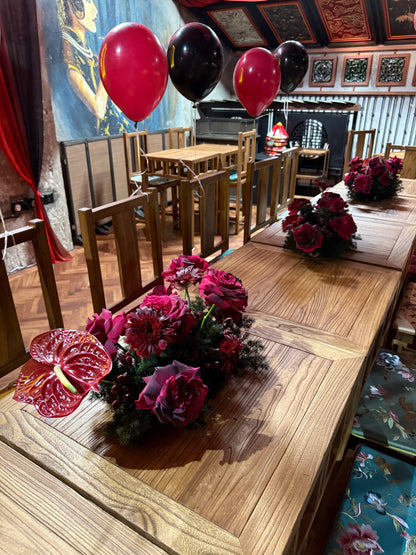 Midnight Rouge Tablescape Styling · 暗红微醺餐桌布置