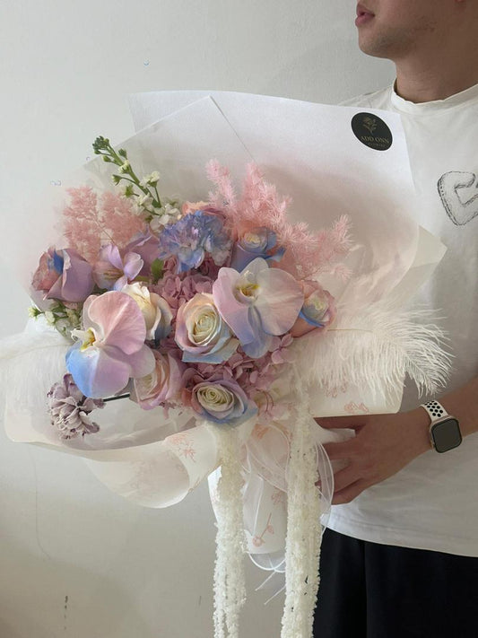 羽梦绵光 · Feathered Daydream