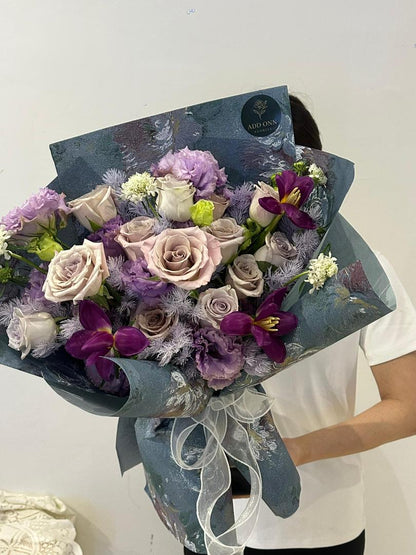 幽莓静绽 · Midnight Plum Bloom