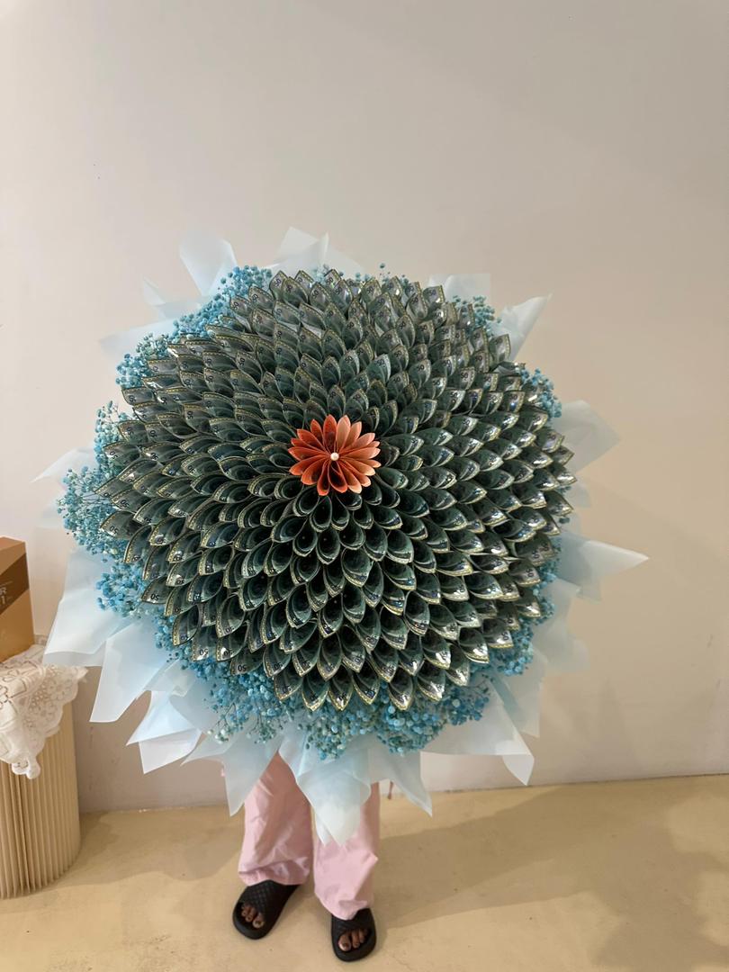 富绽千层 · Bloom of Abundance