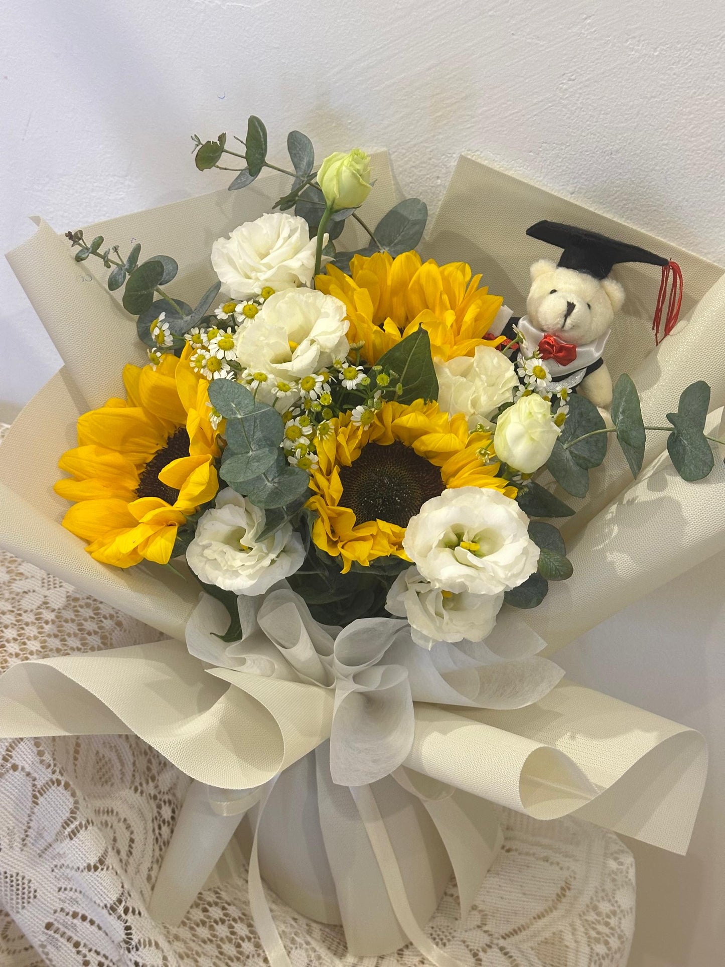 向阳而行 · Sunlit Graduation Bouquet