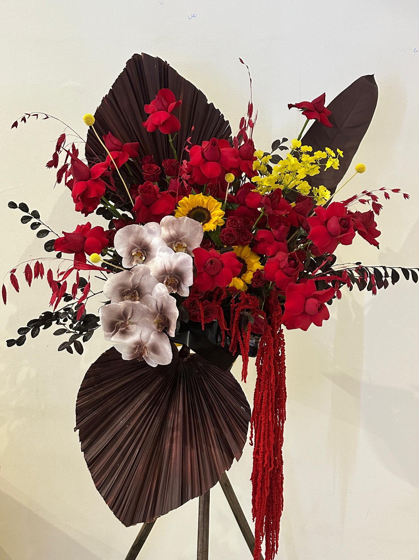 鸿运盛启 · Crimson Prosperity Opening Stand