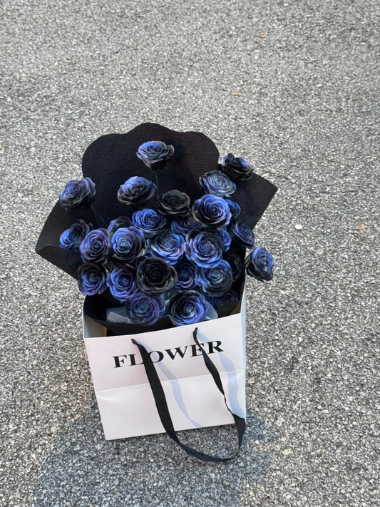 Midnight Sapphire Bloom · 暗夜蓝调玫瑰花束