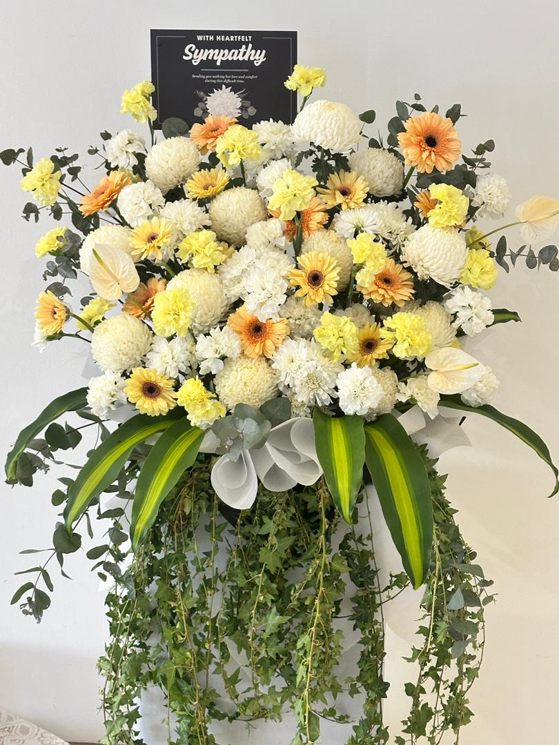 Gentle Remembrance Stand · 温柔追思花架