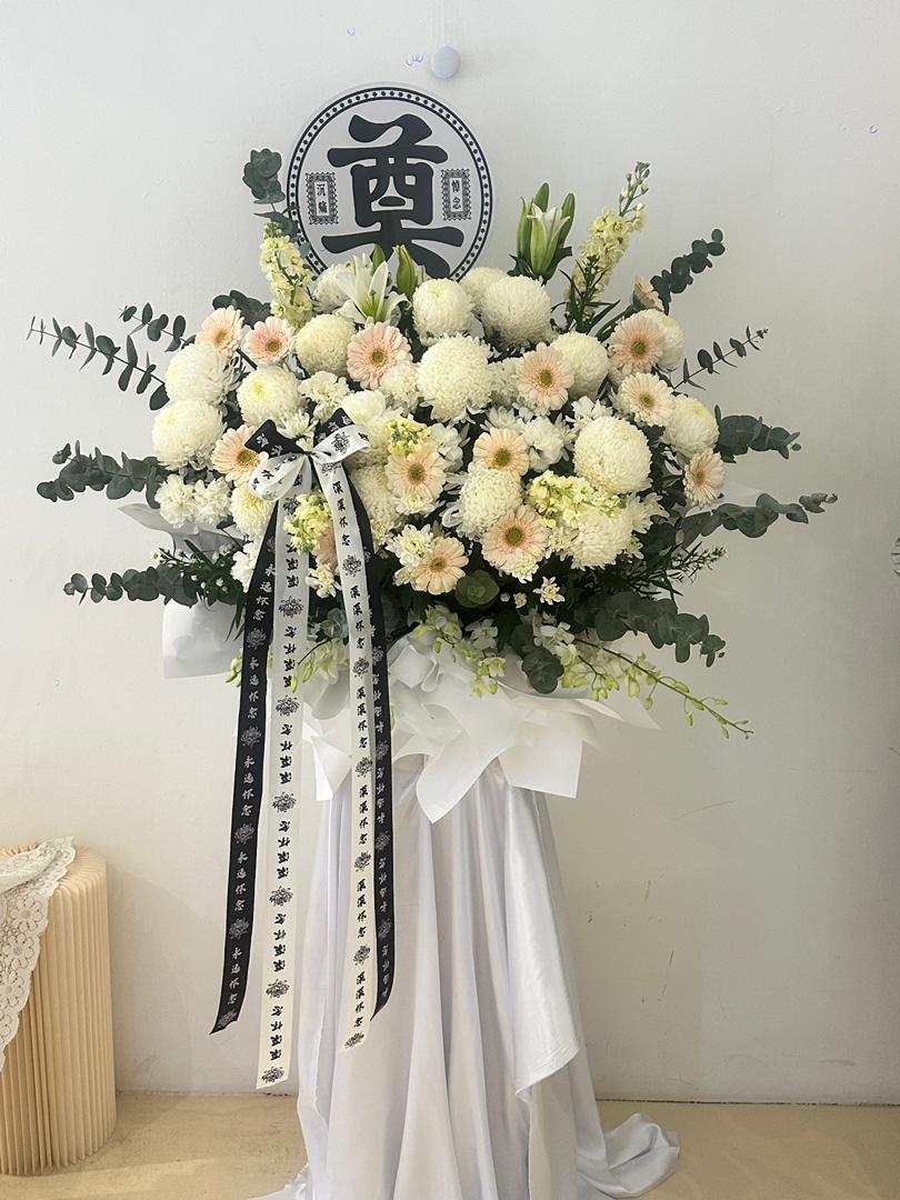 White Serenity Tribute｜静白追思花架