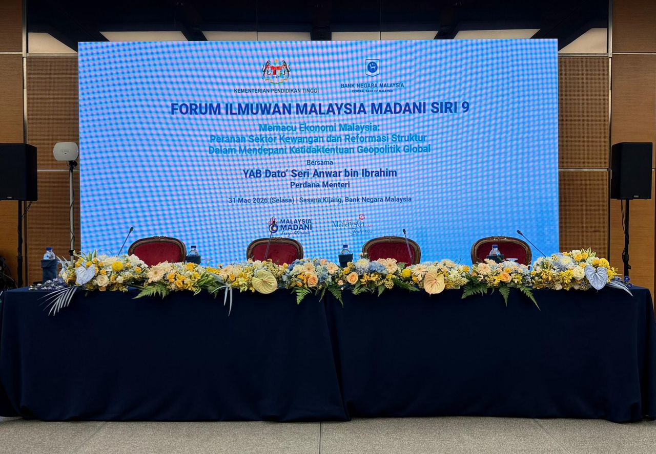 Elegant Table Styling · 高级会议桌花设计