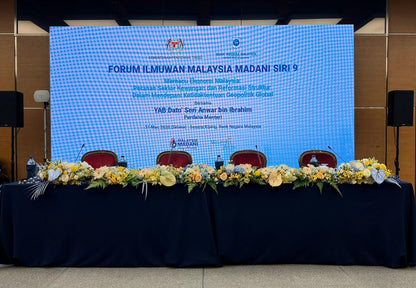 Elegant Table Styling · 高级会议桌花设计