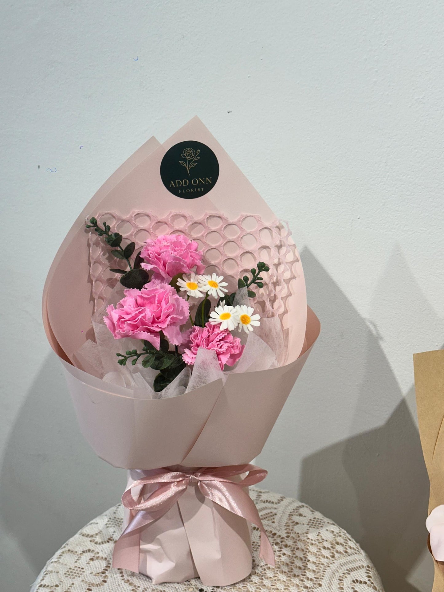 Blushing Daisy Mini Bouquet · 粉雏温柔花束