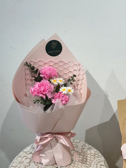 Blushing Daisy Mini Bouquet · 粉雏温柔花束