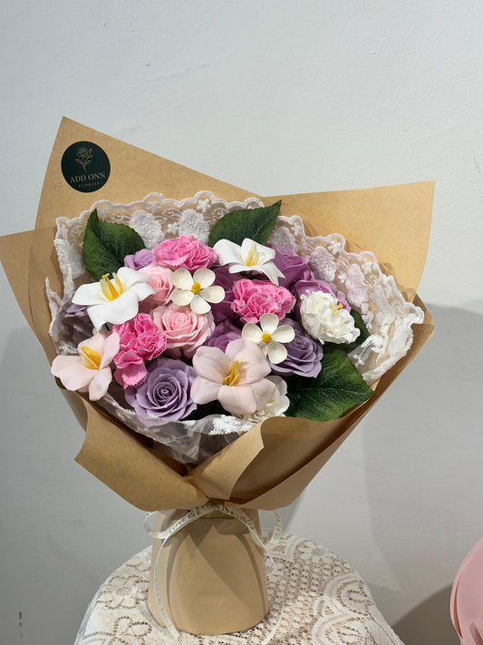 Velvet Whisper Bouquet · 柔雾轻语花束