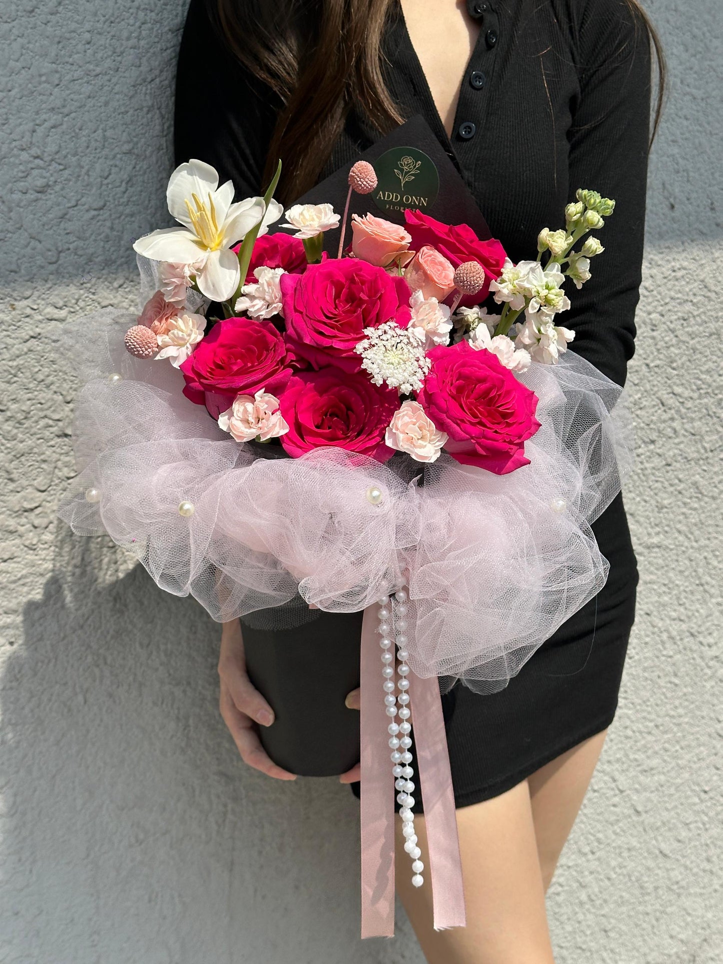 Velvet Rosé Charm · 绯红柔纱花礼