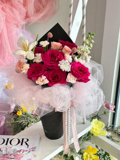 Velvet Rosé Charm · 绯红柔纱花礼