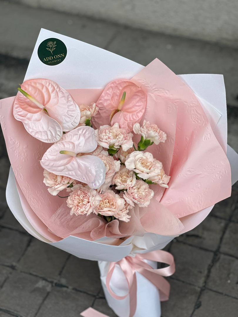 Blush Velvet Anthurium Bouquet · 粉雾天鹅绒花束