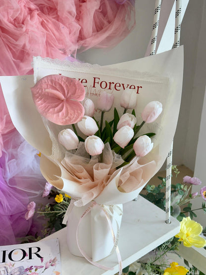 Blush Tulip Reverie · 粉郁梦境花束