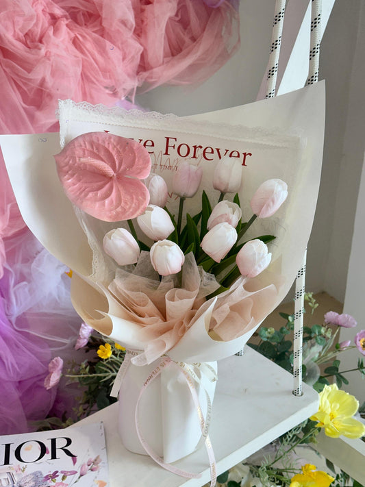 Blush Tulip Reverie · 粉郁梦境花束