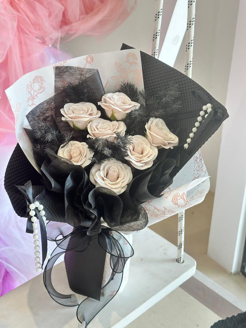 Midnight Pearl Soap Bouquet · 暗夜珍珠香皂花束