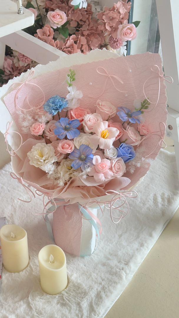 Powder Blue Reverie · 粉雾蓝调香皂花束