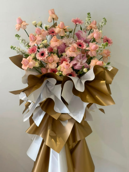 Blush Prosperity · 柔粉盛誉开业花牌