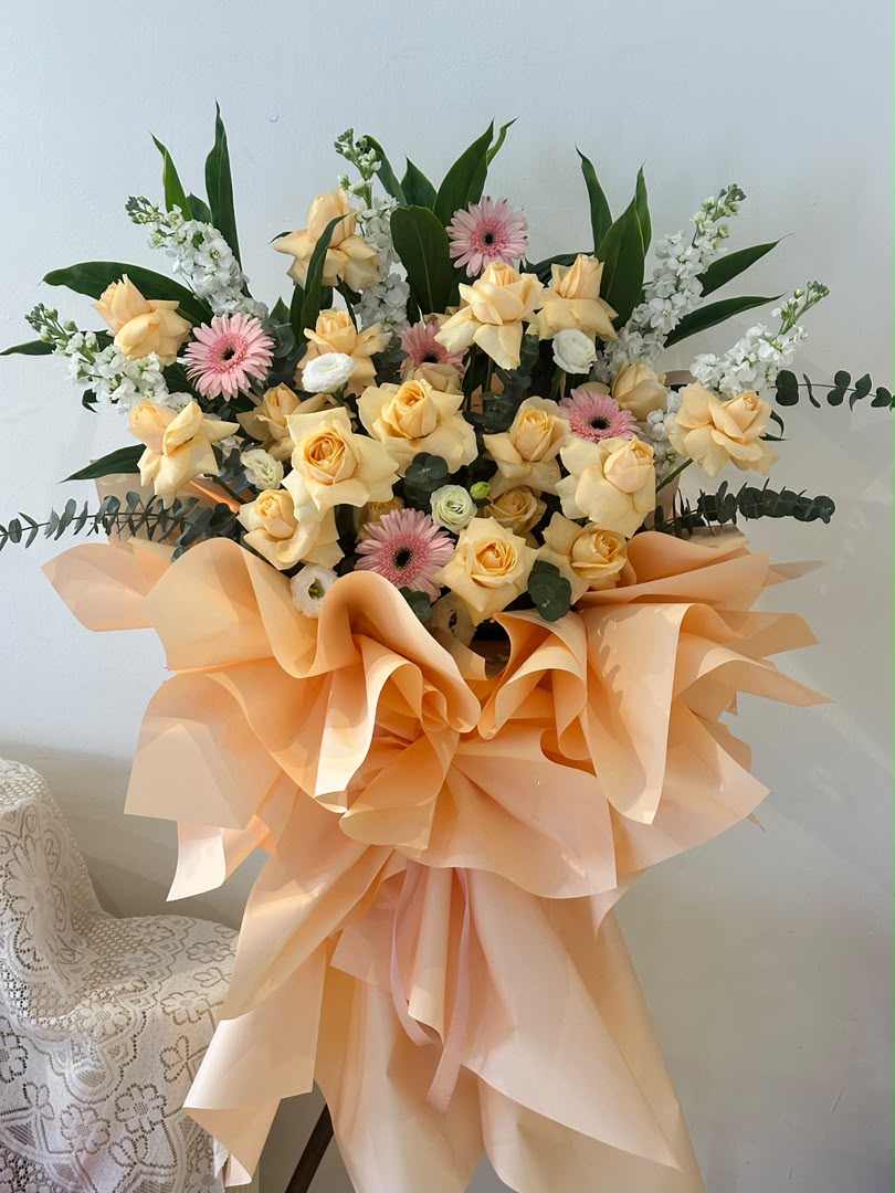 Apricot Serenity · 杏香花语花束