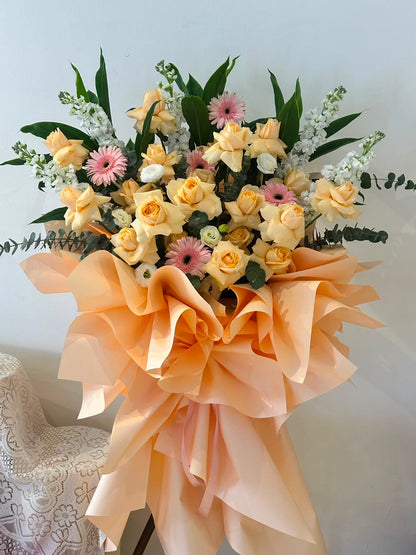 Apricot Serenity · 杏香花语花束