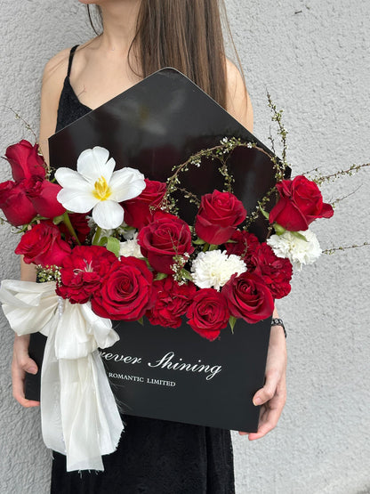 Crimson Noir Affair · 绯夜心语花束
