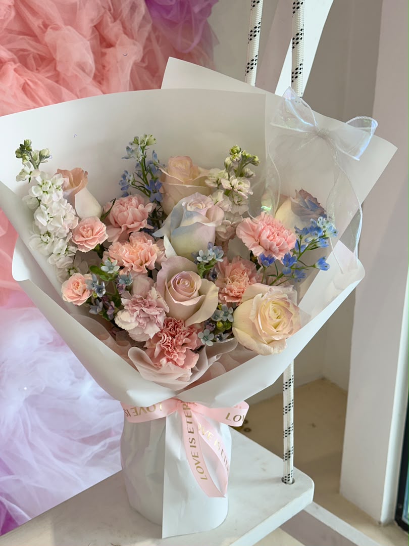 Soft Horizon Bouquet · 柔光天际花束