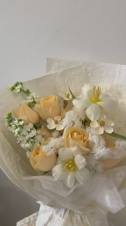 Apricot Ivory Bloom · 杏色温语花束