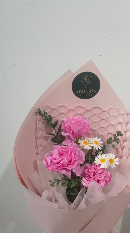 Blushing Daisy Mini Bouquet · 粉雏温柔花束