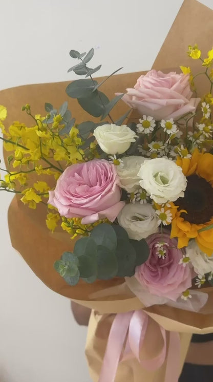 Sunshine Blush Bouquet · 向阳甜语花束