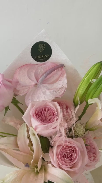 Blush Whisper Bouquet · 粉语呢喃花束