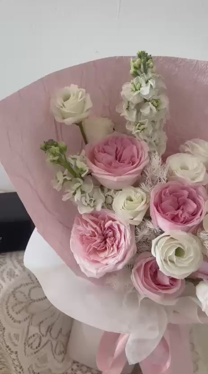 Whispering Blush · 柔粉心语