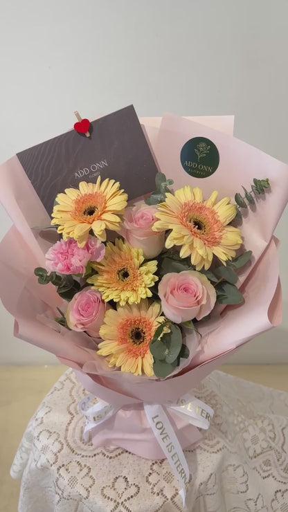 Peach Bloom Bouquet · 蜜桃晨光花束