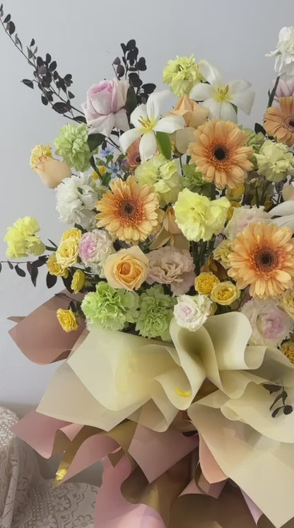 Golden Apricot Grand Stand · 奶杏金韵开业花架