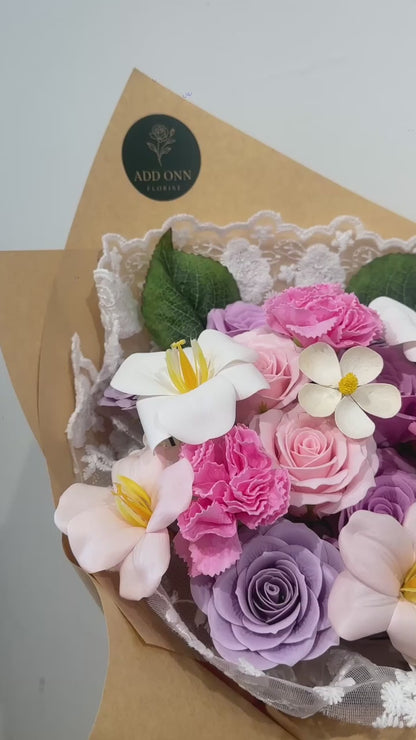 Velvet Whisper Bouquet · 柔雾轻语花束