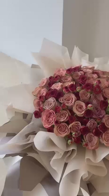 Rosy Reverie · 玫瑰梦境