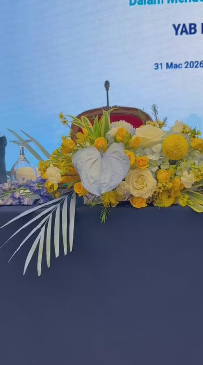 Elegant Table Styling · 高级会议桌花设计