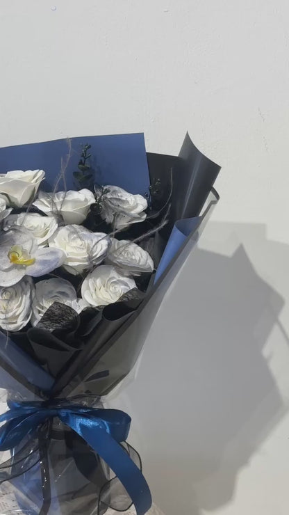 Eternal Noir Rose Bouquet · 暗夜永恒花束