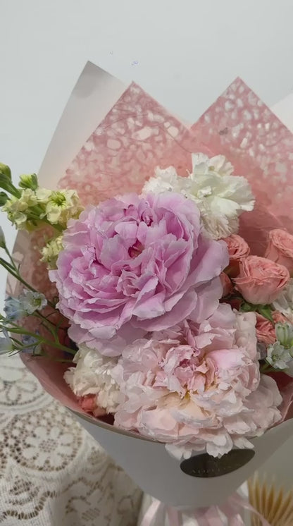 Blush Peony Whisper · 柔粉絮语