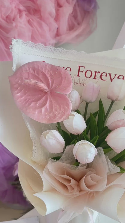 Blush Tulip Reverie · 粉郁梦境花束
